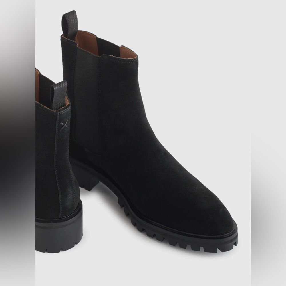 Quince Suede Chelsea Boot Black Size 8